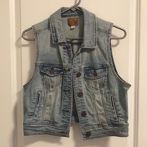 SPRING SALE🌷 American Eagle Denim Vest Never Worn
